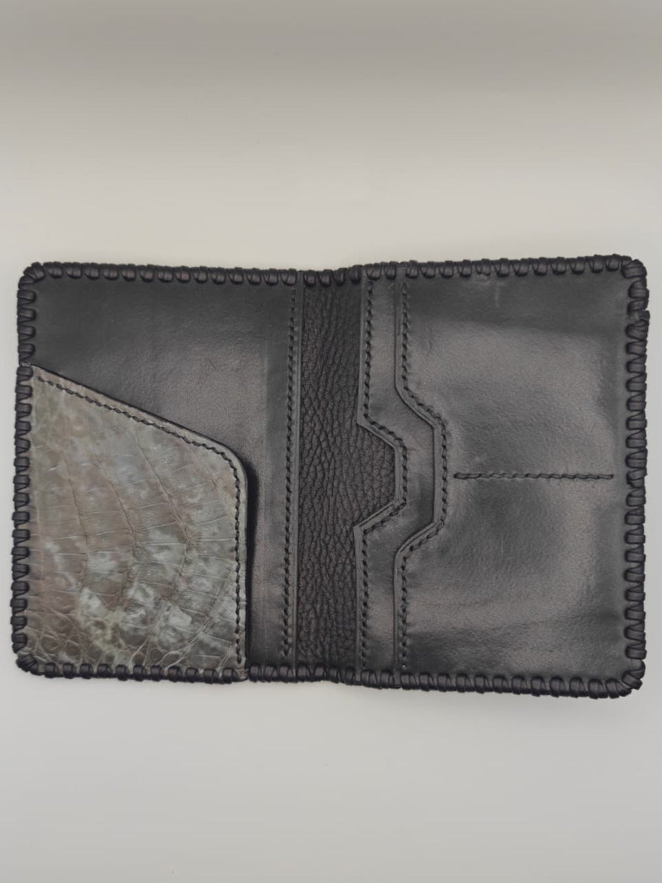 Caiman Passport Wallet